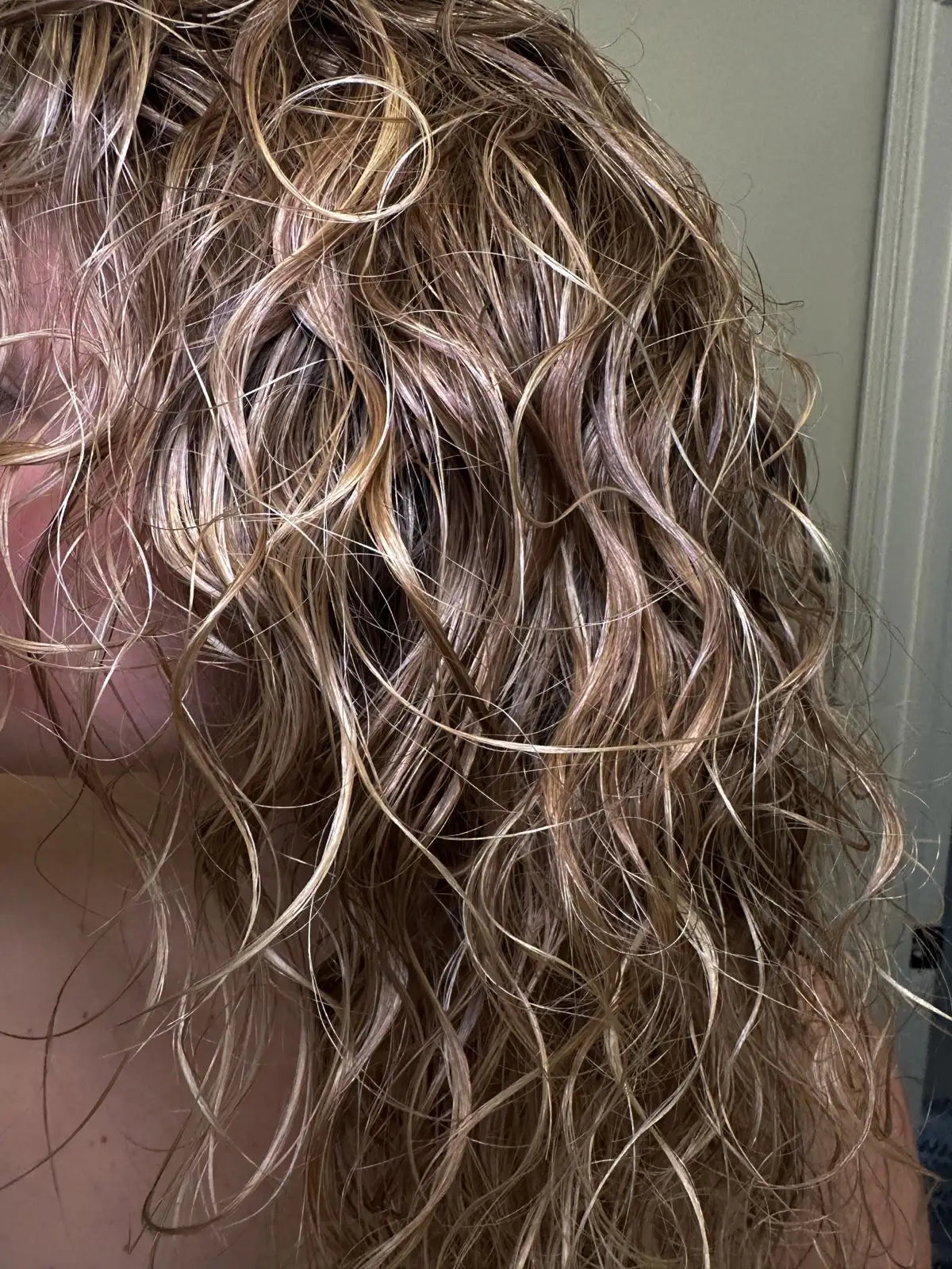 cheveux bouclé humide Image