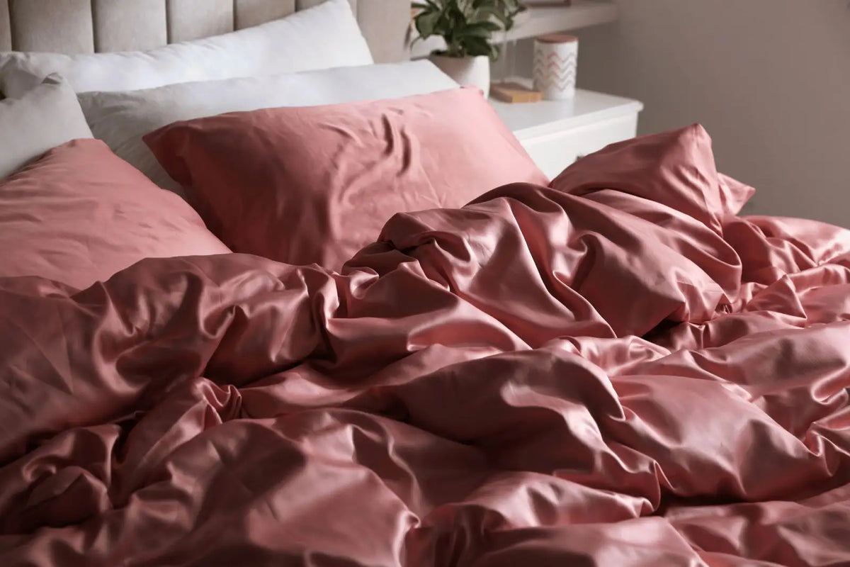 Soie ou satin : quelle différence pour vos cheveux ? Image